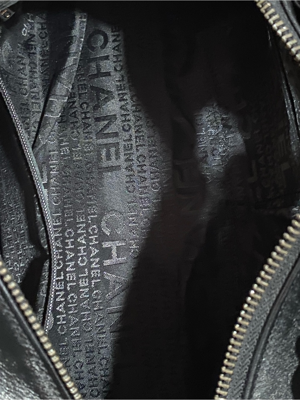 Black Leather Chain-Handle Shoulder Bag with Tassel - Picture 8 of 9